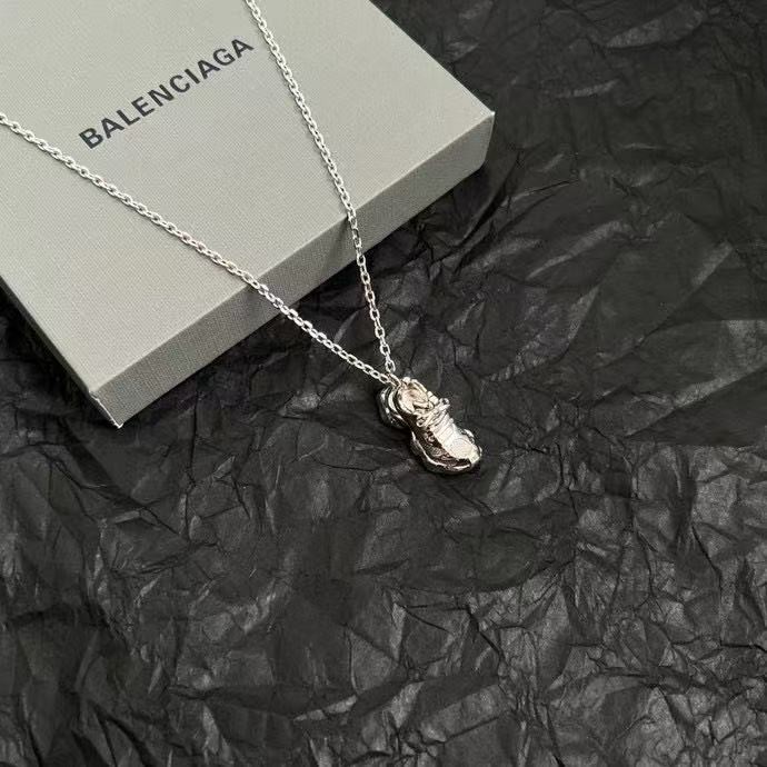 <p>Balenciaga 项链</p>