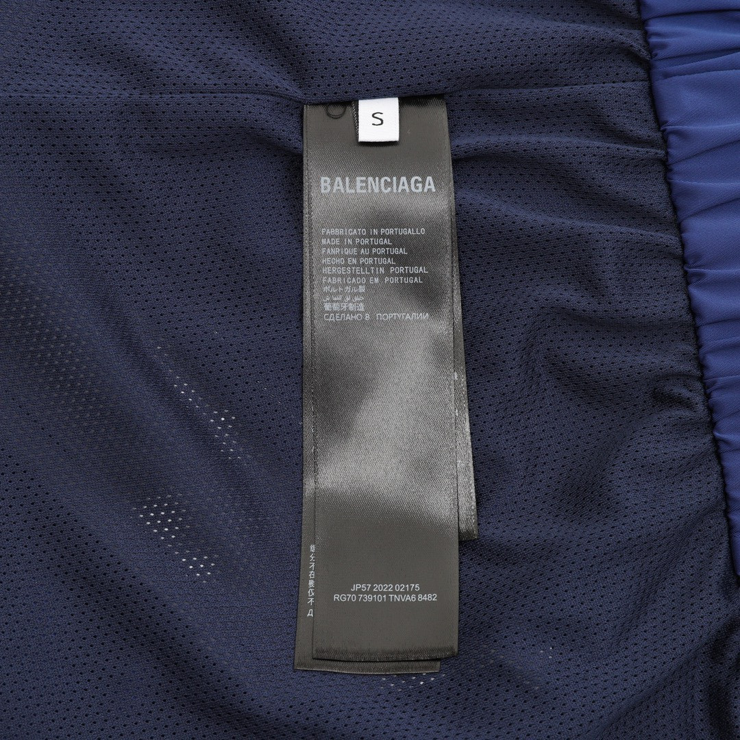 <p>Balenciaga 拼接徽标夹克外套(藍)</p>
