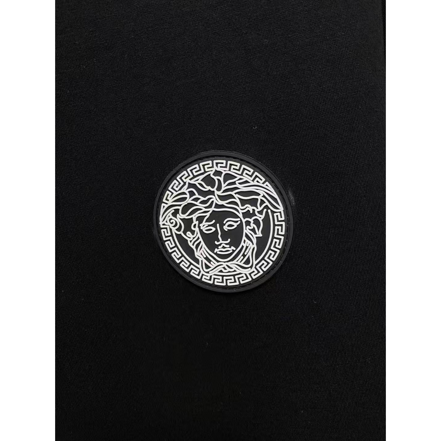 <p>Versace&nbsp;太空棉卫衣(黑)</p>