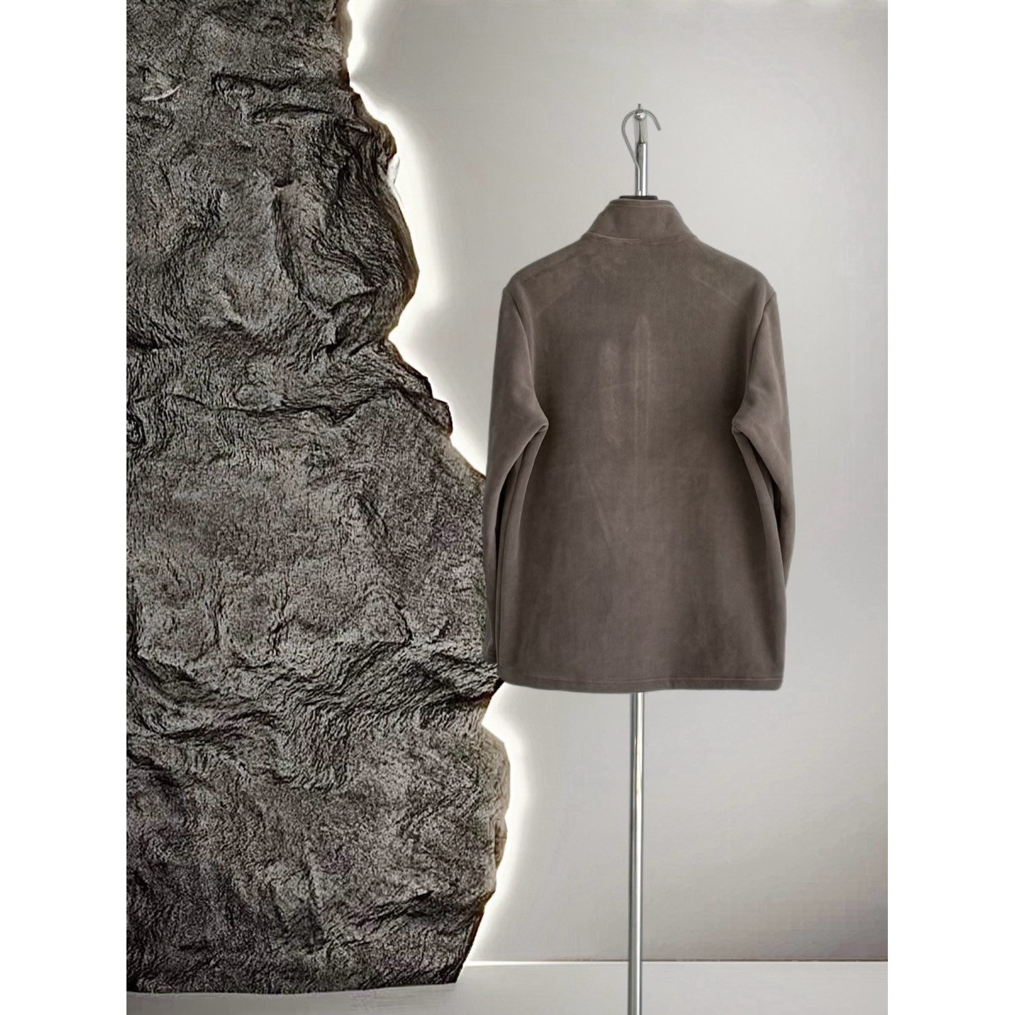 <p>Arc'teryx 手抓绒款外套(卡其)</p>