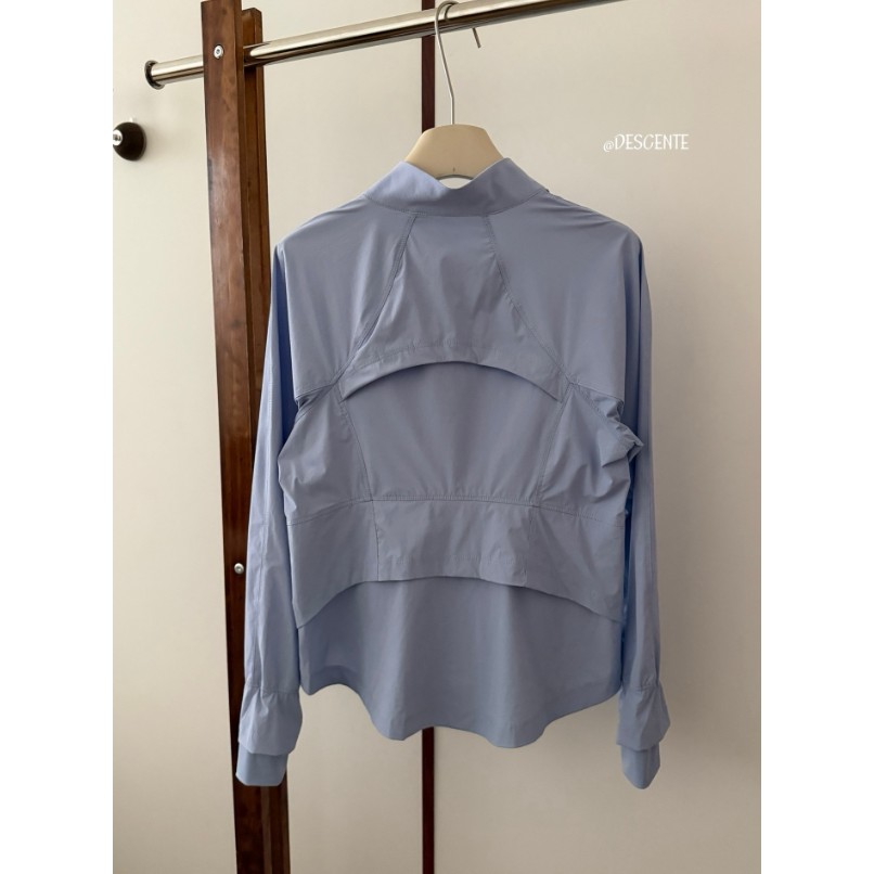 <p>DESCENTE 皮膚外套(寶寶藍)</p>