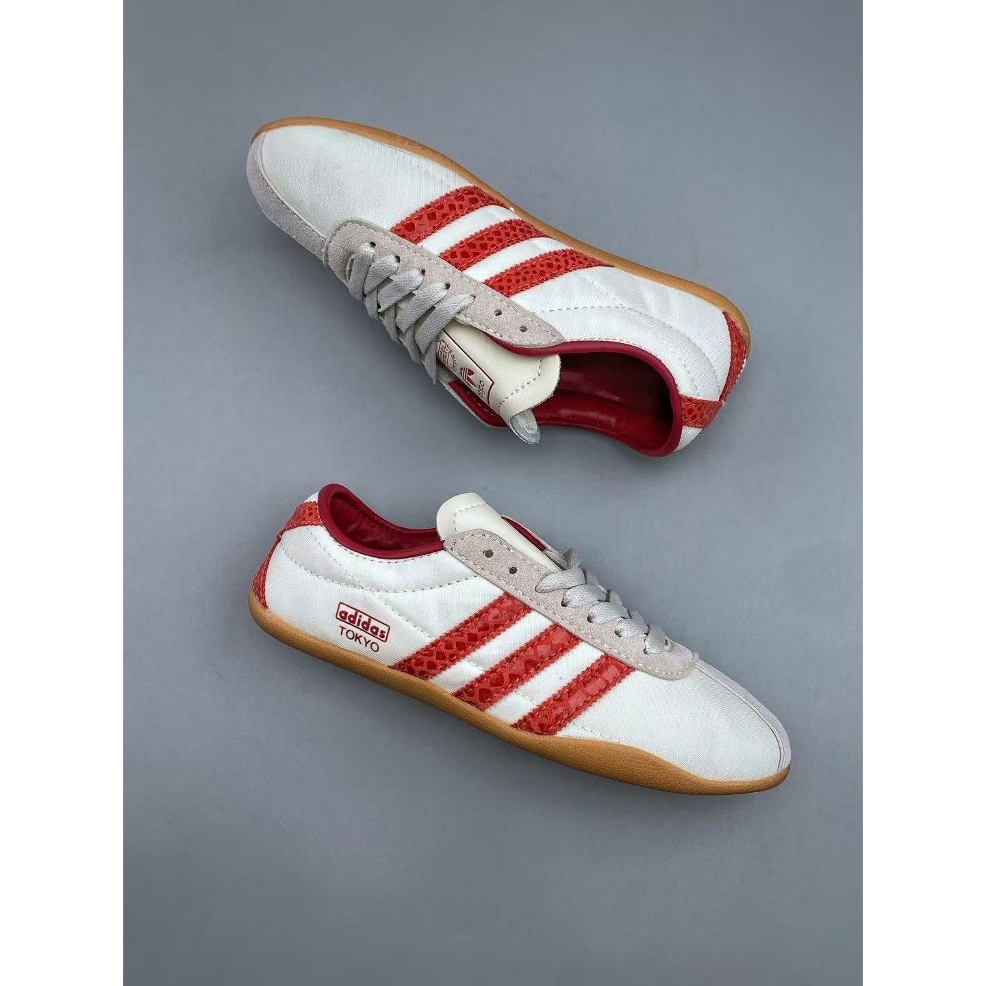 <p>Adidas Tokyo W&nbsp; 经典休闲运动鞋 (紅)</p>