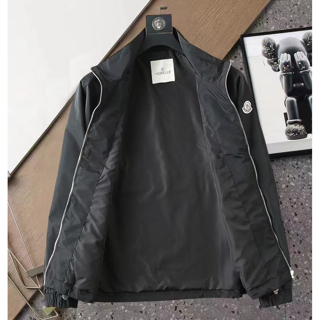 <p>MONCLER 男士夹克外套(800873)</p>