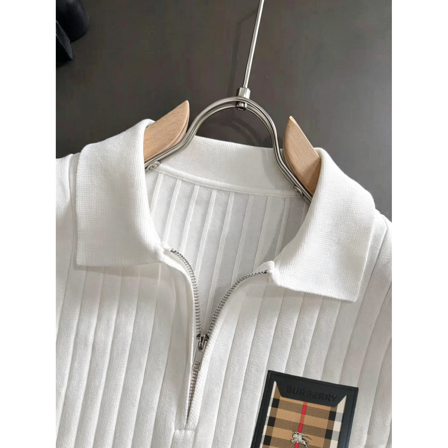 <p>BURBERRY&nbsp;&nbsp;高品质男士毛衣(白)</p>