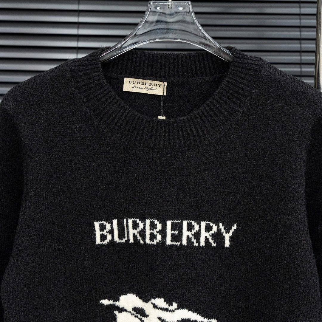 <p>BURBERRY&nbsp;战马 LOGO长袖毛衣(黑)</p>