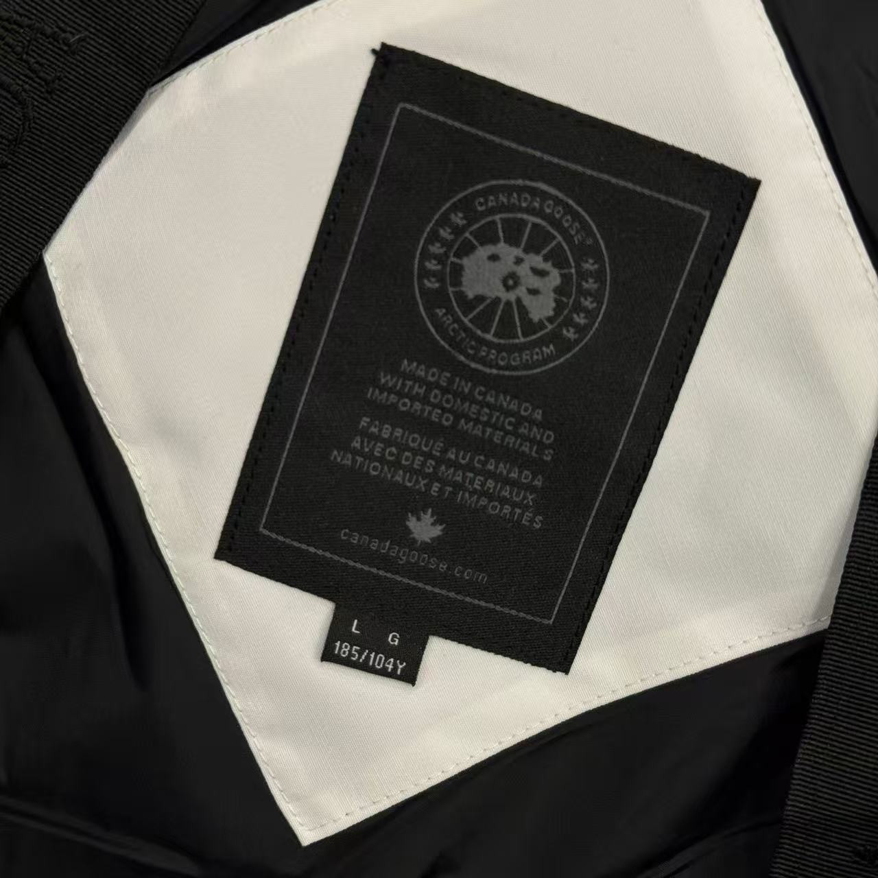 <p>Canada Goose Shelburn*派克大衣羽绒服(純白黑標)</p>