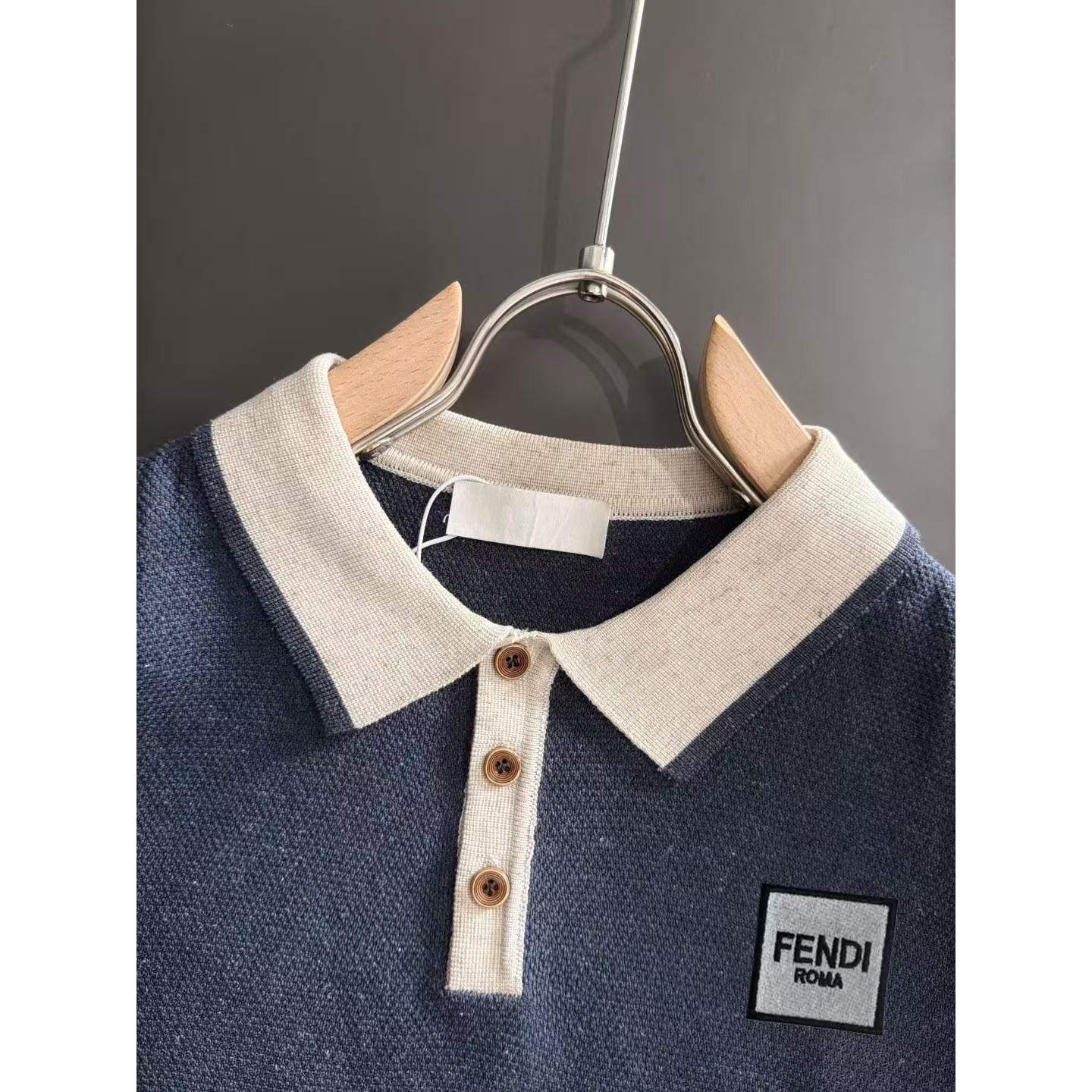 <p>FENDI 夏季新款短袖T恤(藍)</p>