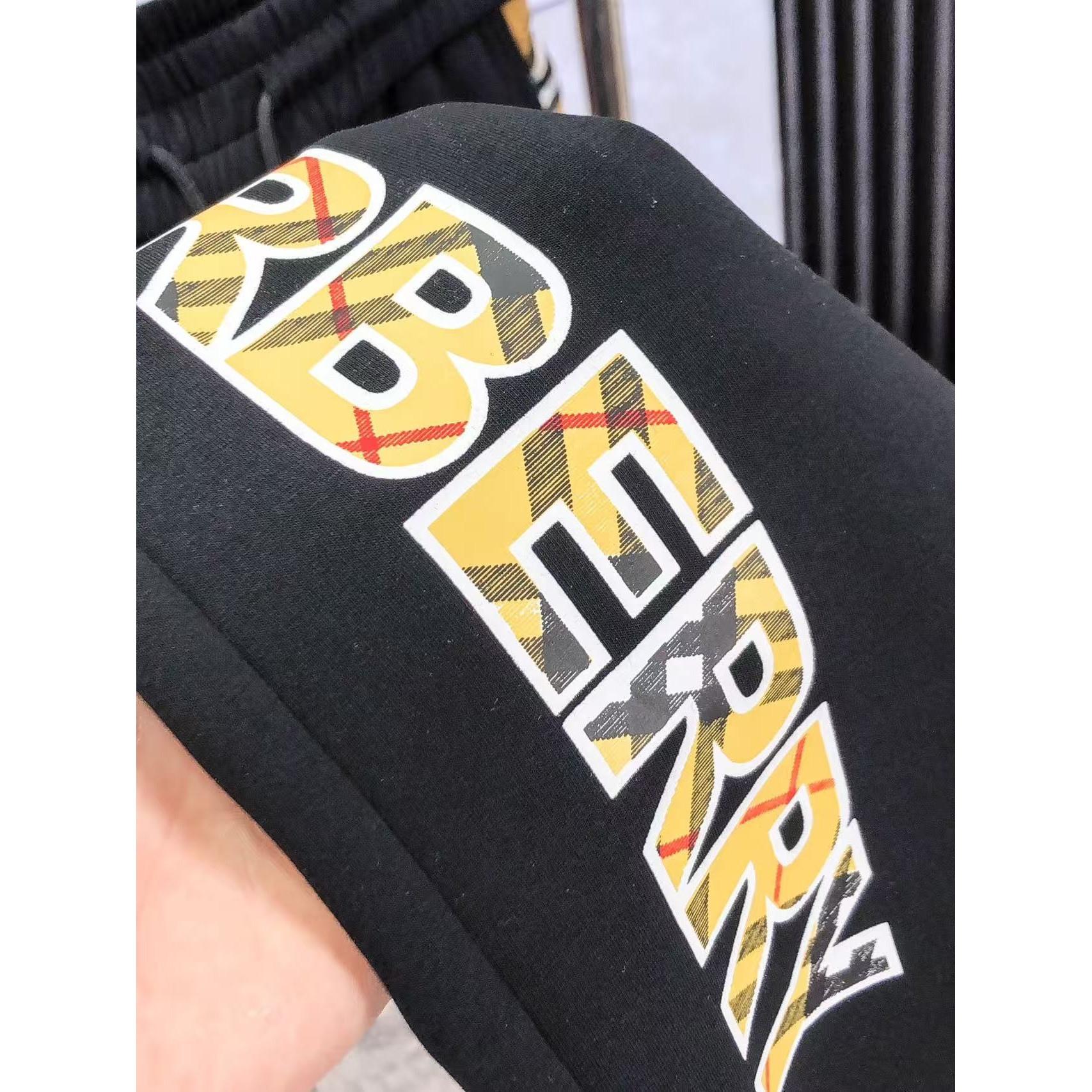 <p>BURBERRY&nbsp;高品质时尚休闲裤(782933)</p>