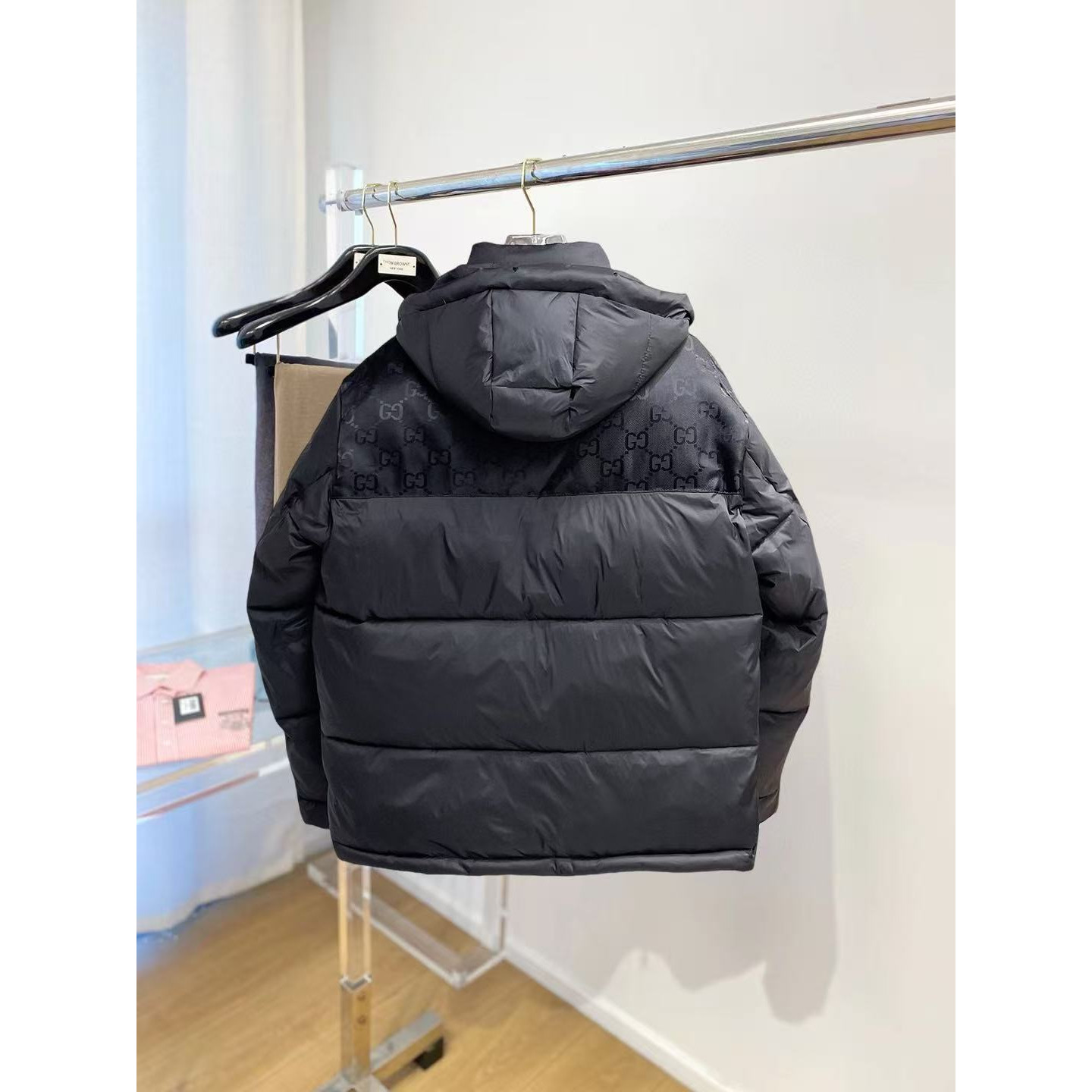 <p>GUCCI 秋冬新款羽绒服(黑)</p>