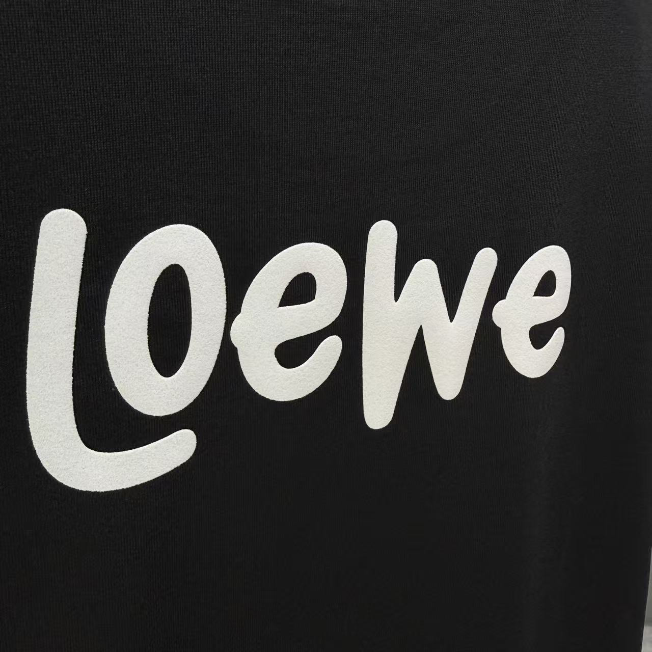 <p>Loewe 短袖T恤(黑)</p>