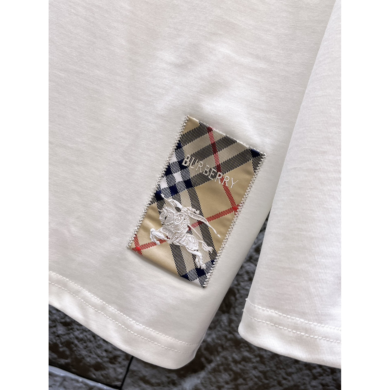 <p>BURBERRY 长袖T恤(白)</p>