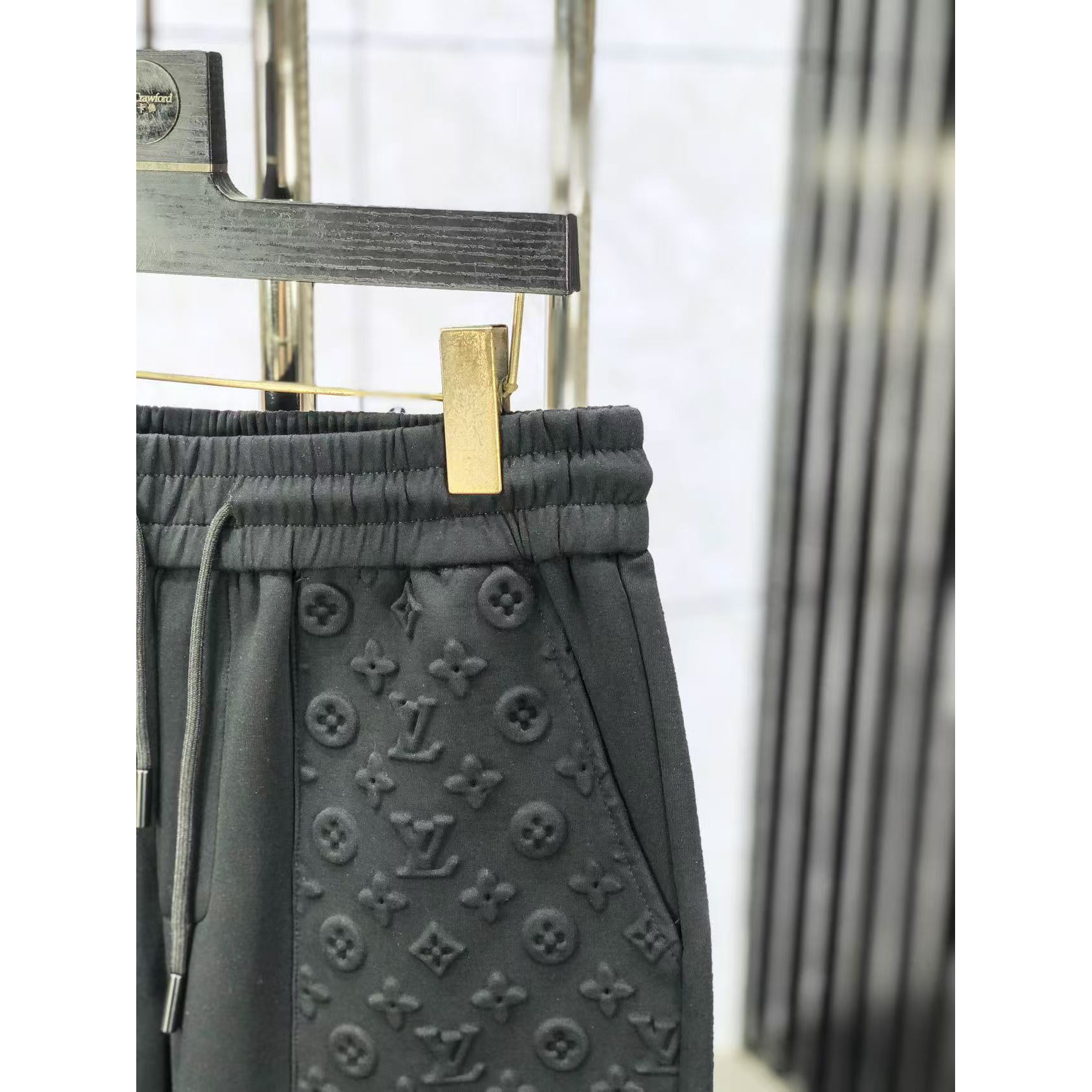<p>LV&nbsp;高品质时尚休闲裤(782960)</p>