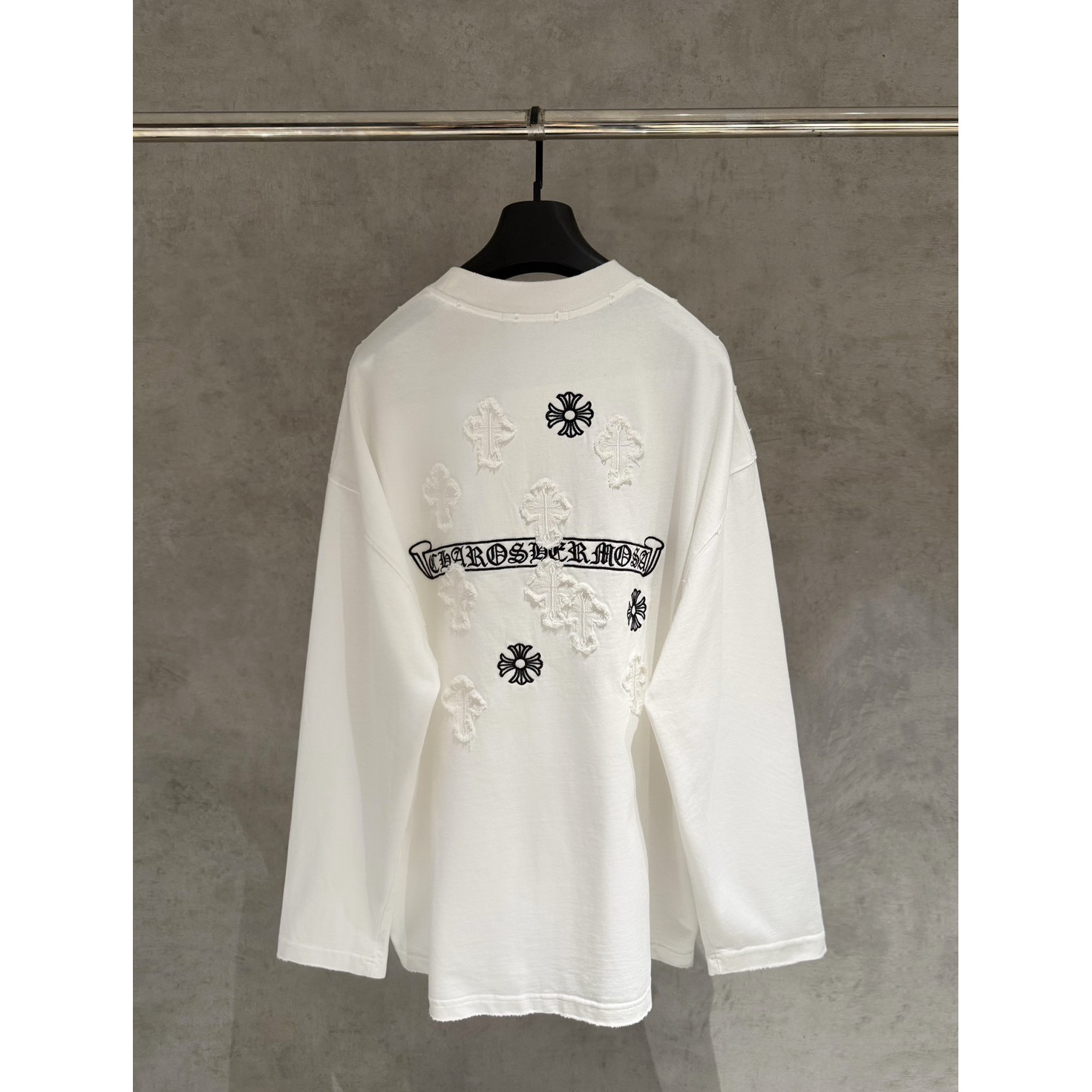 <p>CHROME HEARTS&nbsp;长袖T恤(白B21)</p>