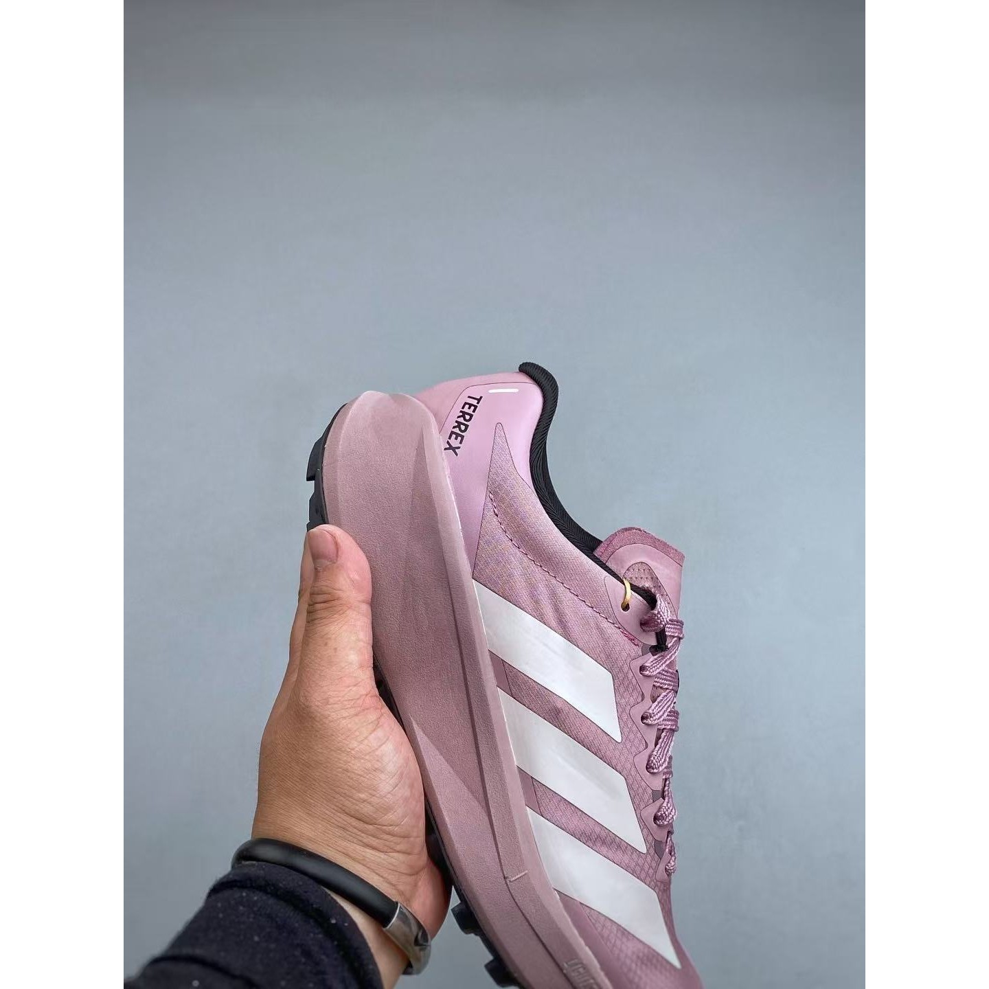 <p>adidas Terrex Agravic 4 越野跑鞋 (粉)</p>