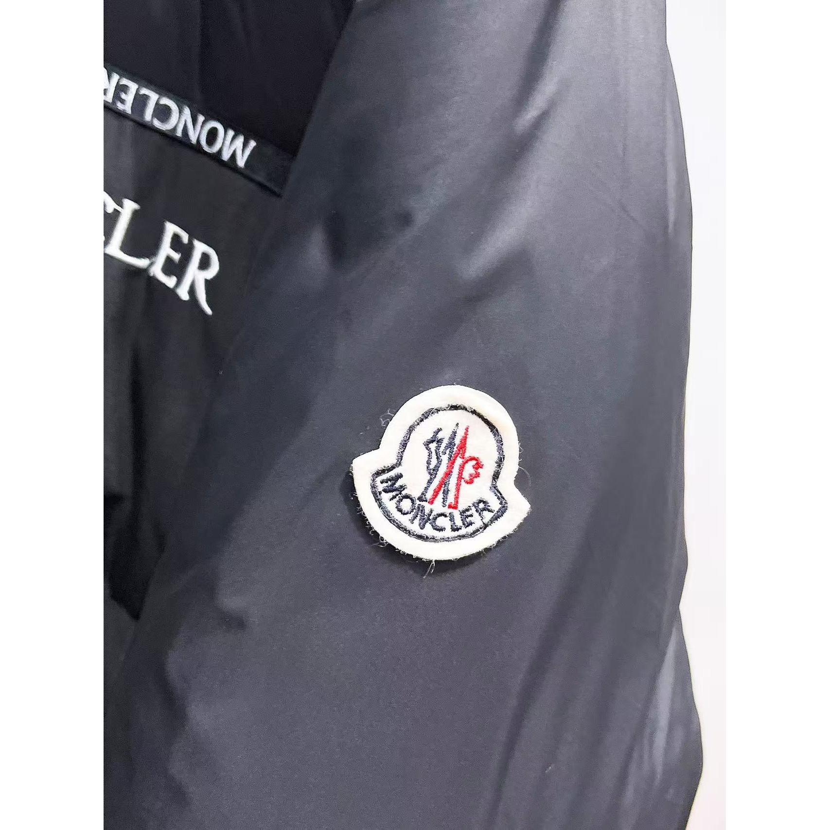 <p>MONCLER 秋冬新款羽绒服(黑)</p>