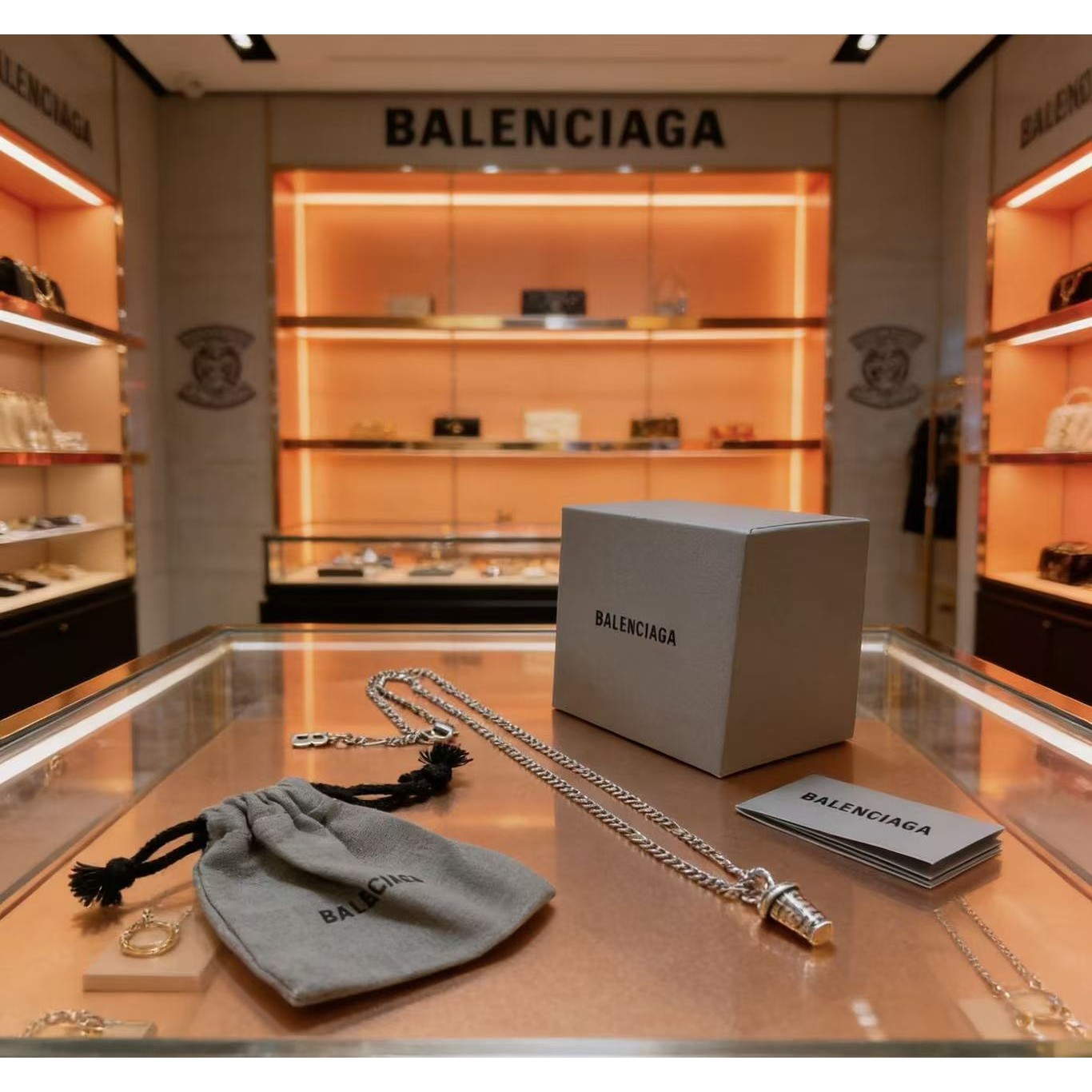 <p>Balenciaga 项链</p>