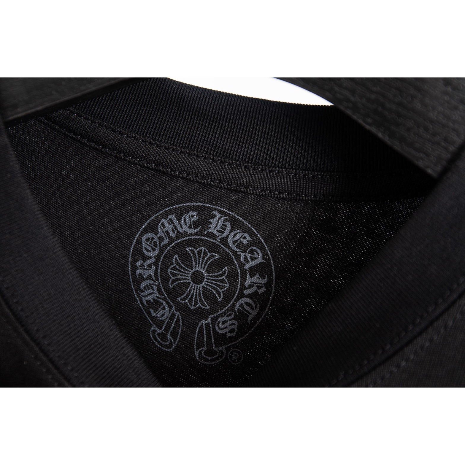 <p>CHROME HEARTS 国旗印花圆领长袖</p>

<p>(PJ0251)(黑色)</p>
