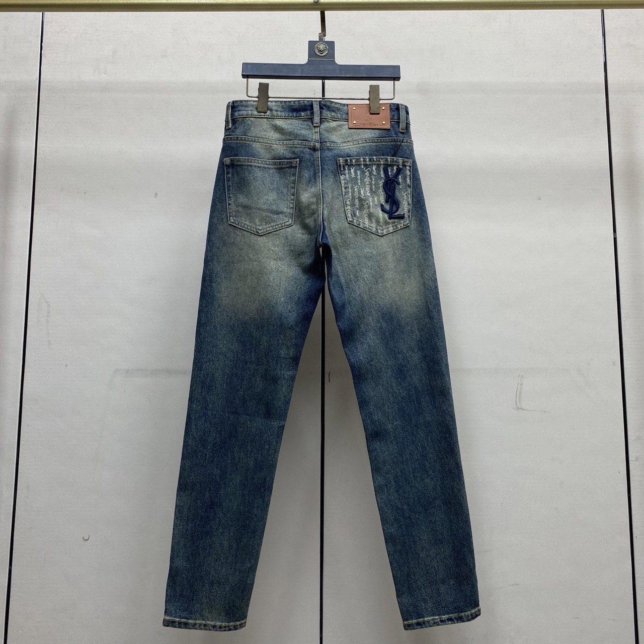 <p>YSL 丹宁水洗牛仔褲</p>