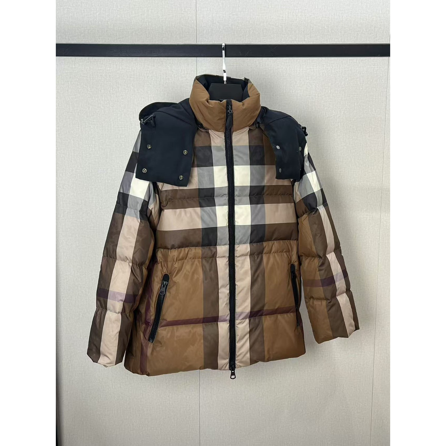 <p>BURBERRY 格纹女款羽绒服</p>