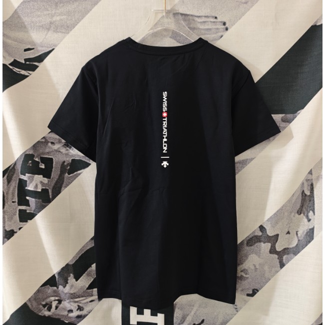 <p>DESCENTE 短袖T恤(黑)</p>