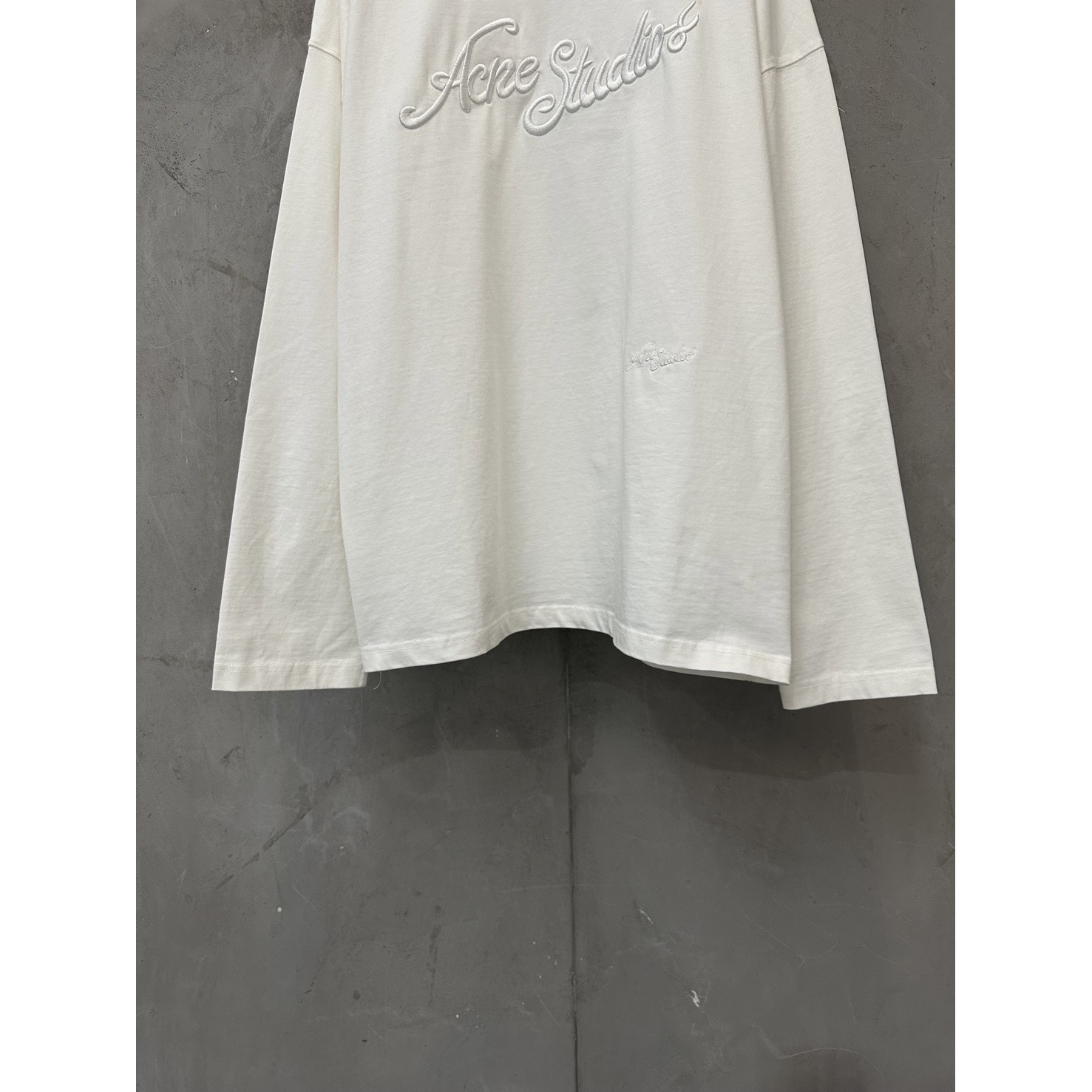 <p>Acne Studio 立体字母刺绣徽标圆领长袖T恤(白)</p>