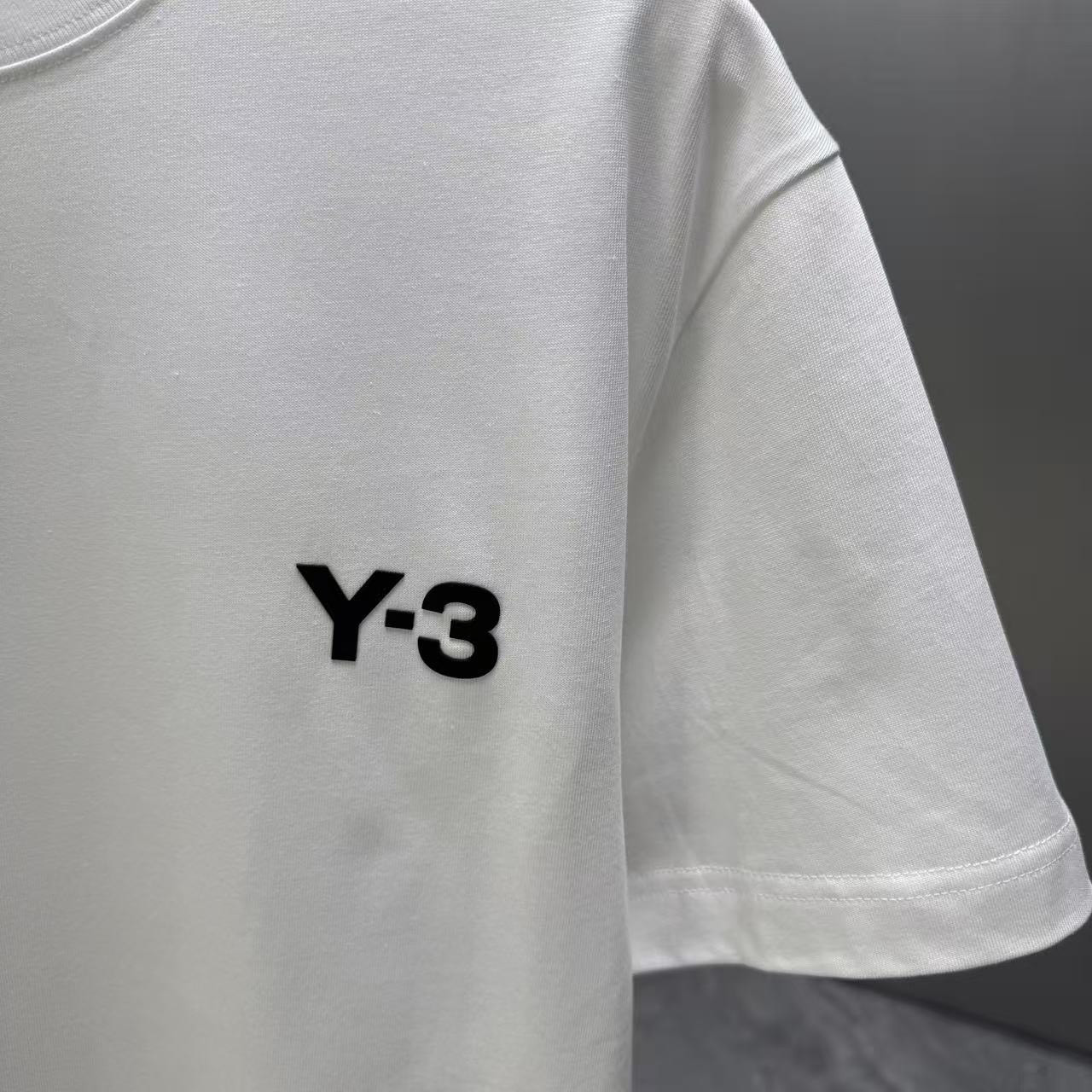 <p>Y-3 短袖T恤(白)</p>