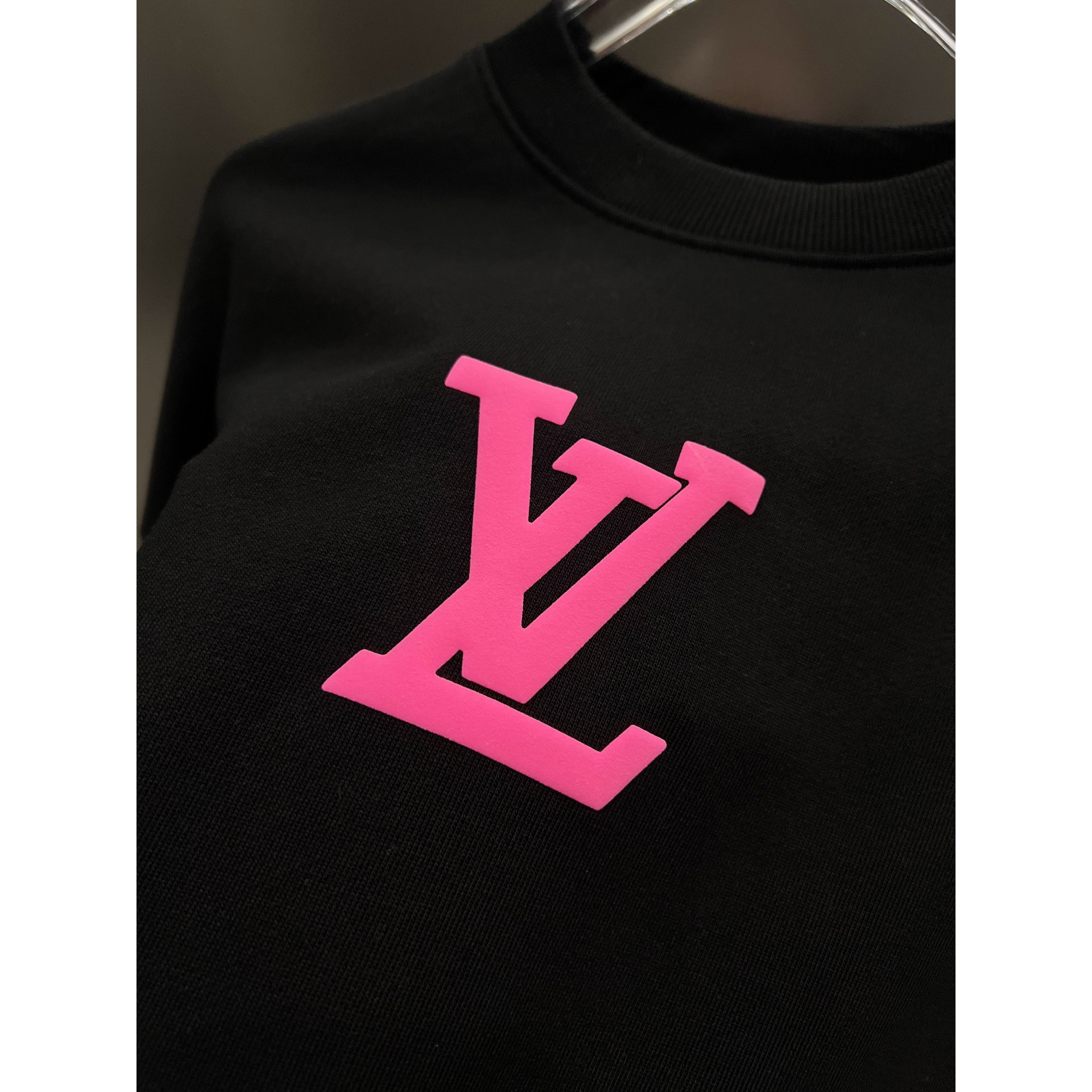 <p>LV 圆领长袖卫衣(黑)</p>