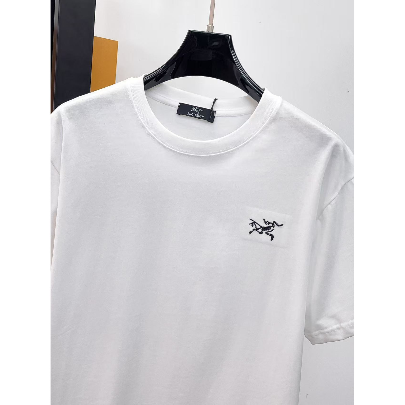 <p>Arc'teryx 专柜新款短袖T恤(白)</p>