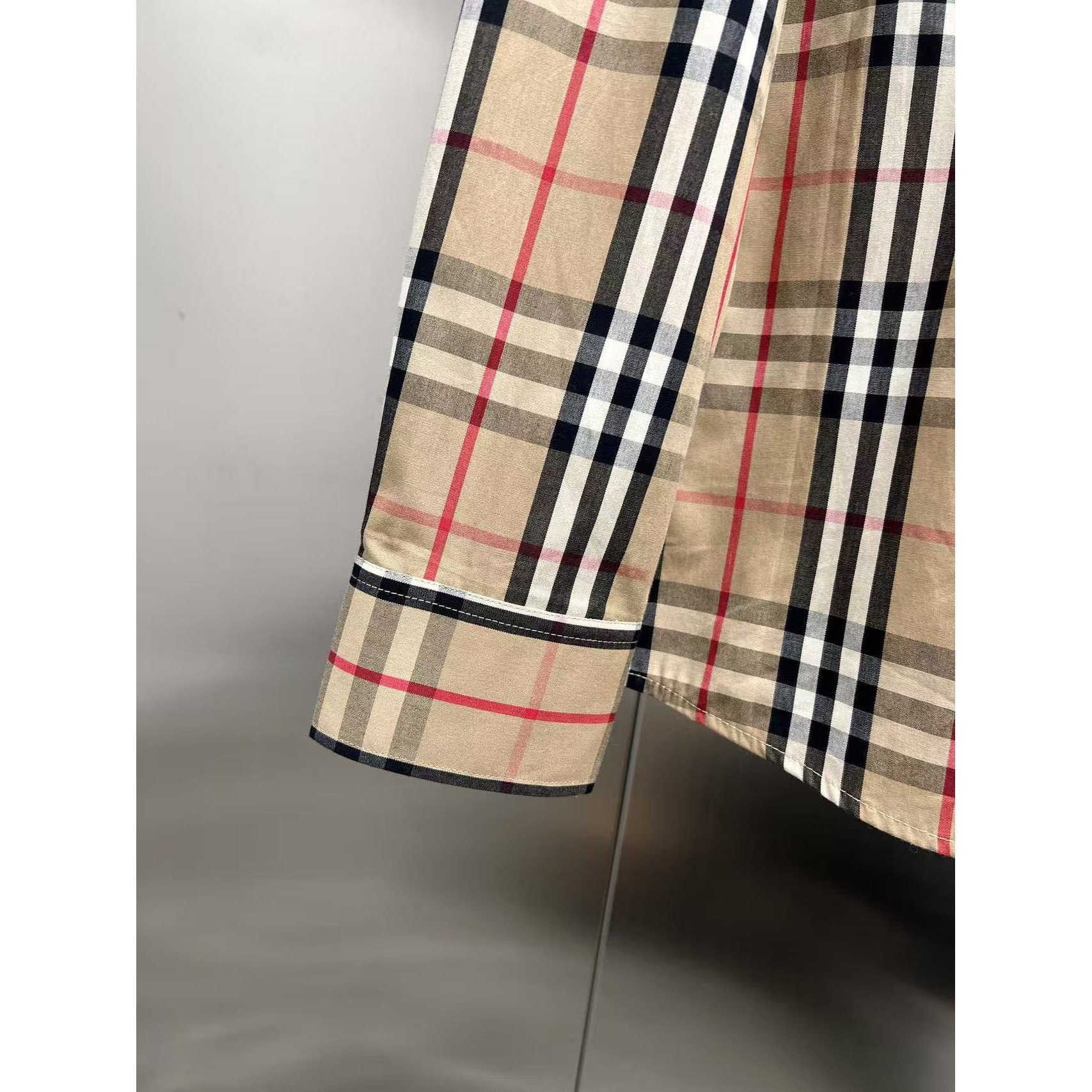 <p>Burberry 长袖衬衫(783236)</p>