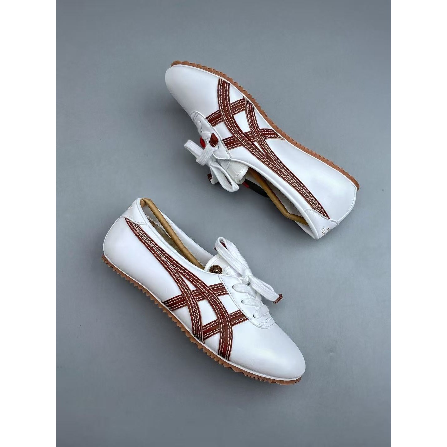 <p>Versace x Onitsuka Tiger 低帮休闲鞋(白)</p>