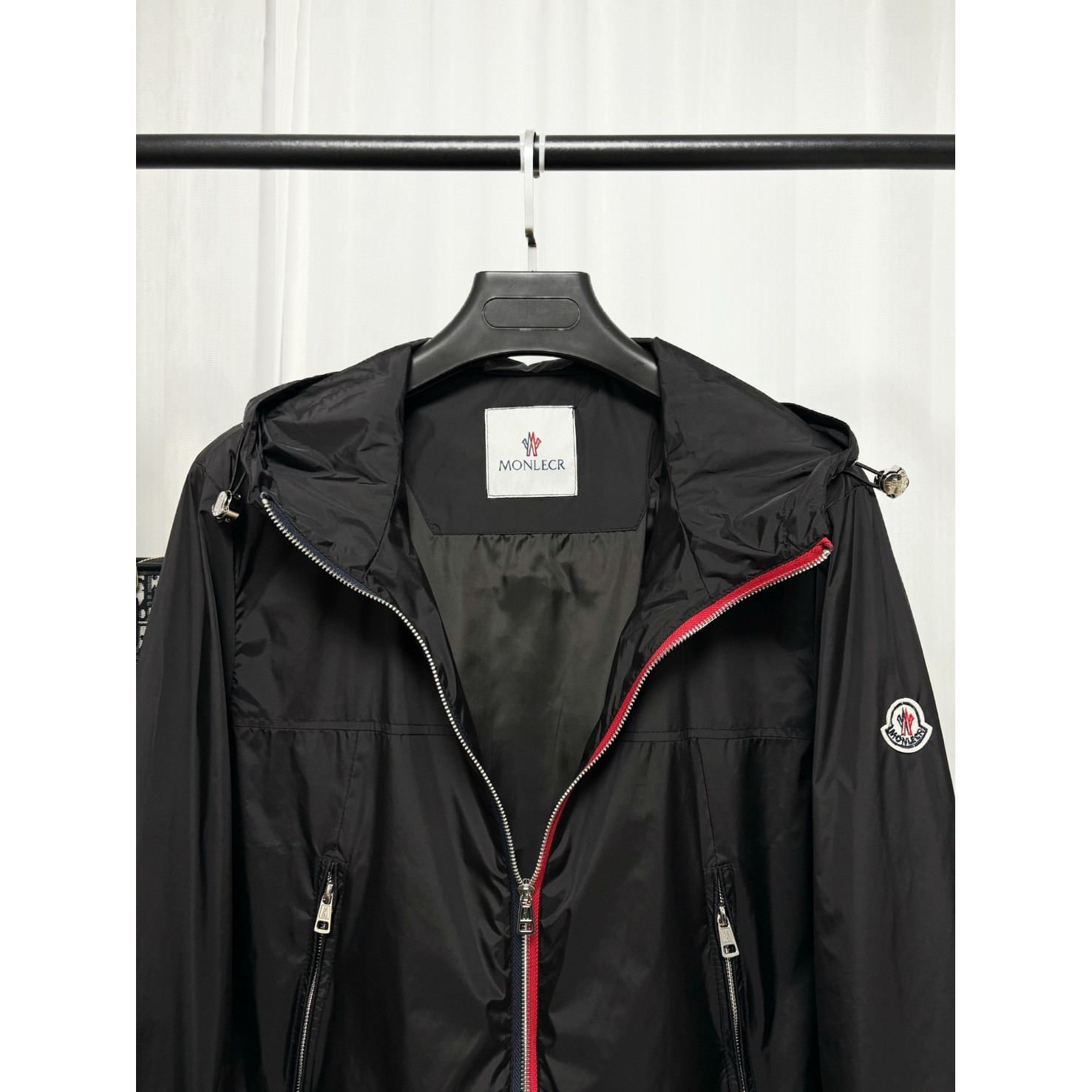 <p>Moncler 夹克外套</p>

<p>&nbsp;</p>
