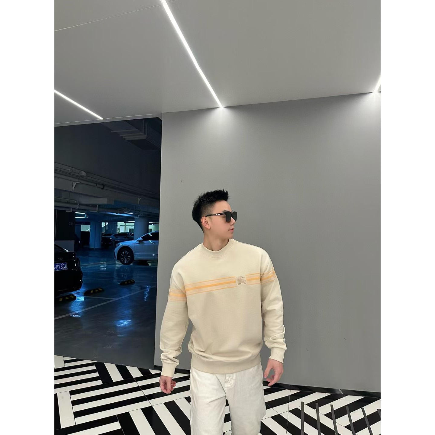<p>BURBERRY 战马标识刺绣情侣款横条卫衣<br />
&nbsp;</p>