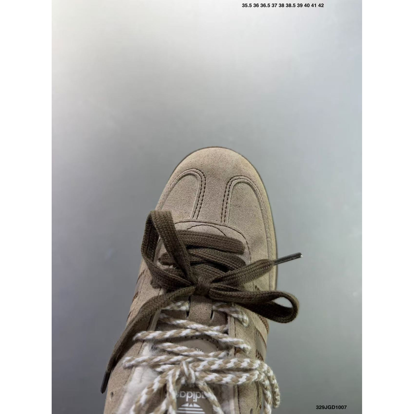 <p>Adidas Originals Samba OG Mule 休闲拖鞋(灰)</p>