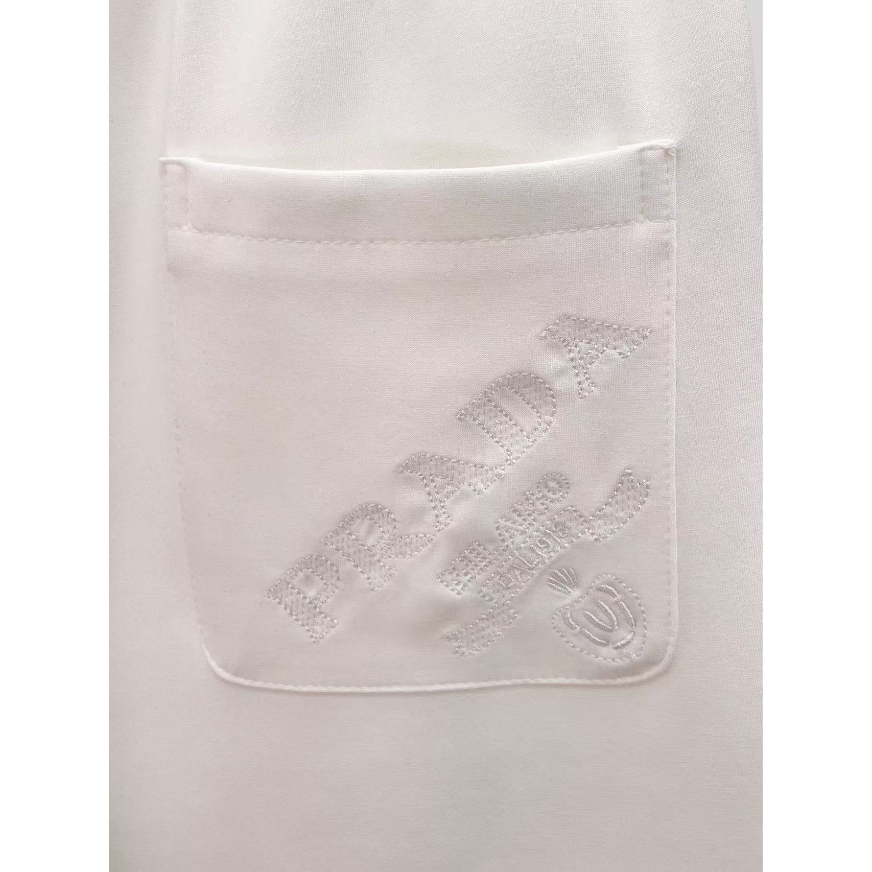 <p>BURBERRY 专柜新款休闲短裤(白)</p>