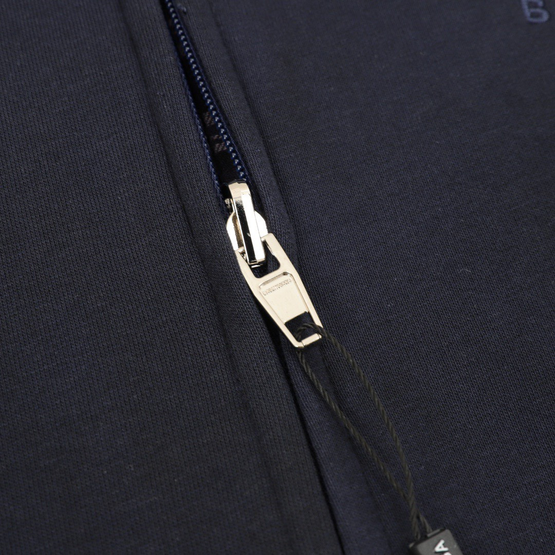 <p>Balenciaga 格纹贴布字母拉链外套</p>