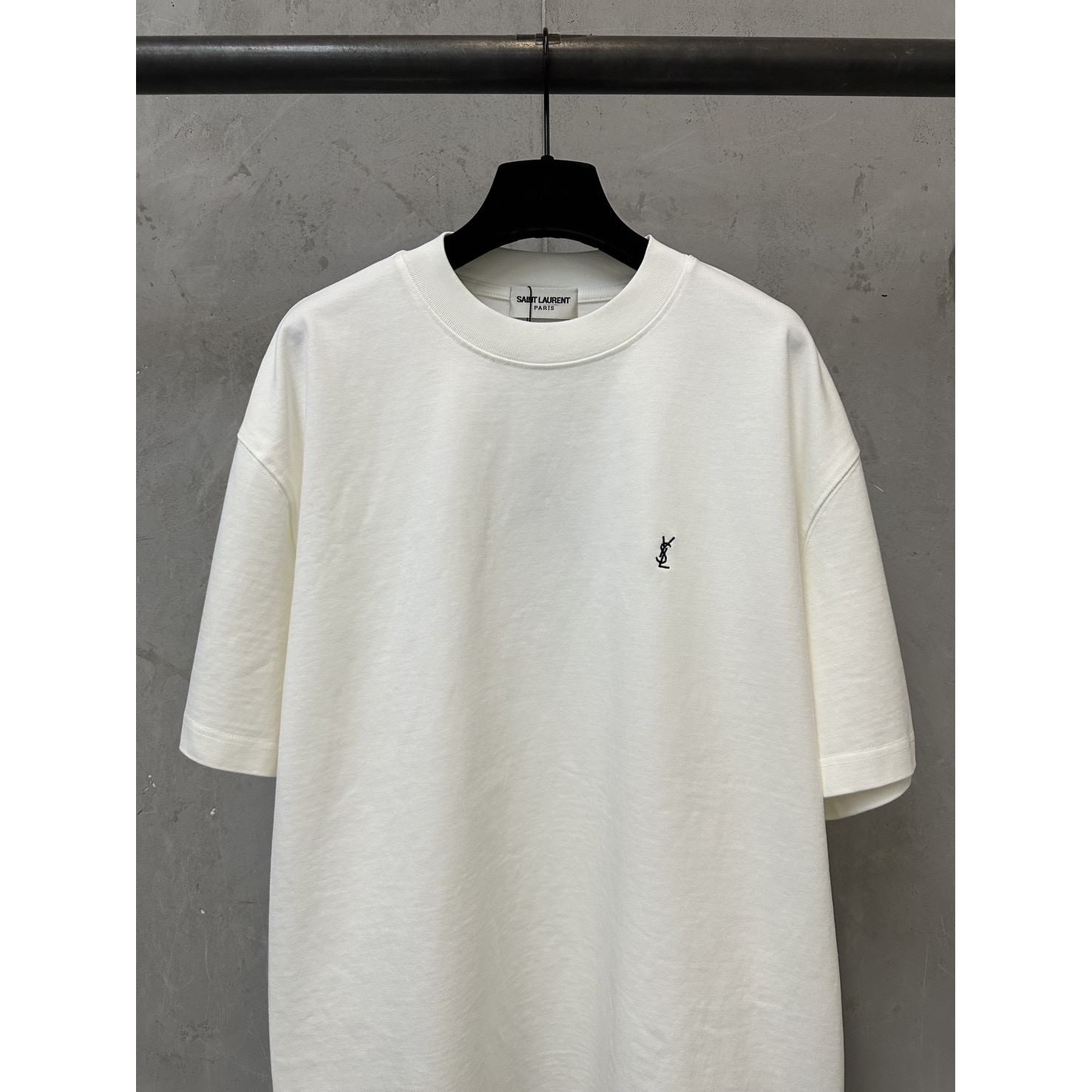 <p>YSL 小logo刺绣短袖T恤(白)</p>