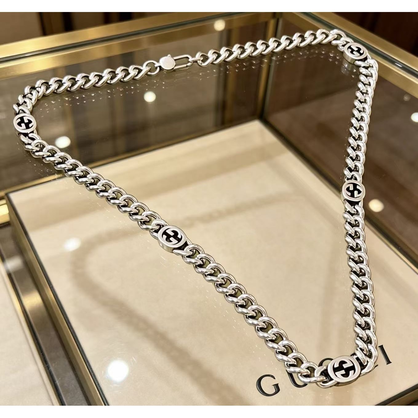 <p>GUCCI&nbsp;项链</p>