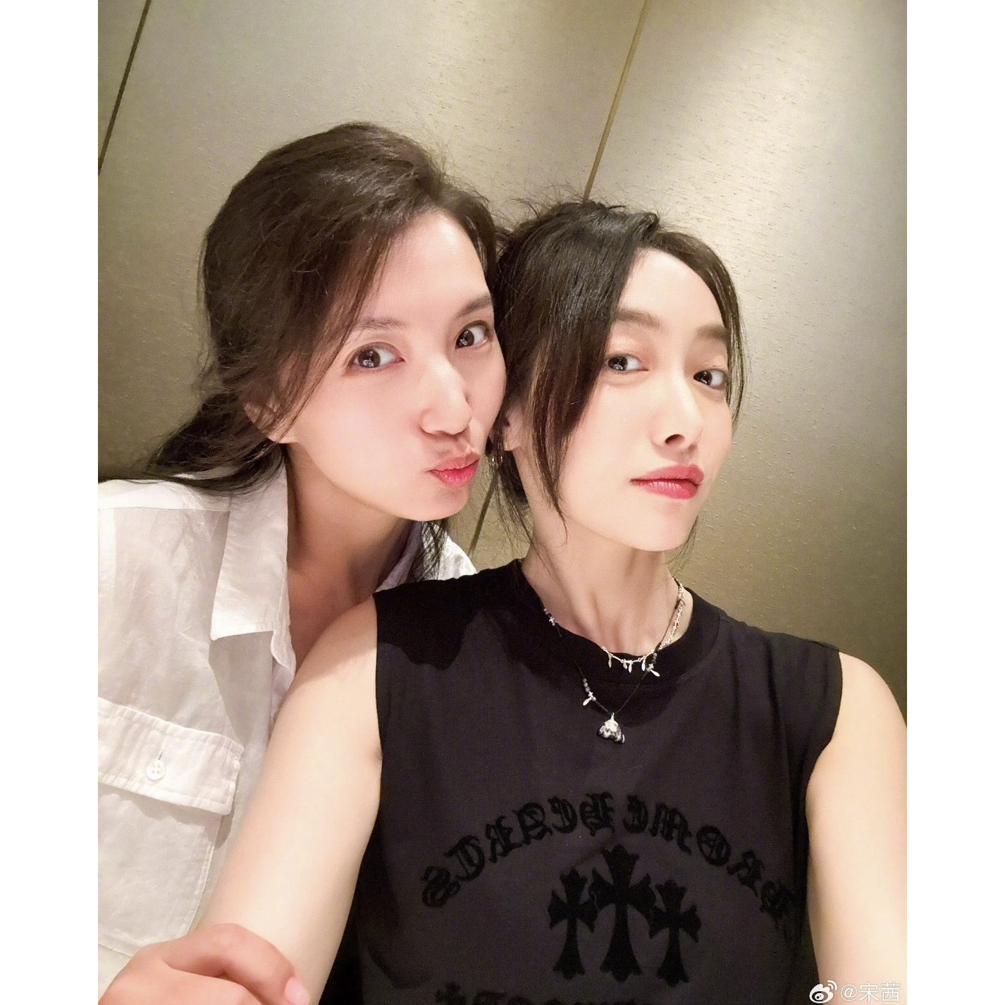 <p>Chrome Hearts 十字架植绒印花坎肩背心(黑)</p>