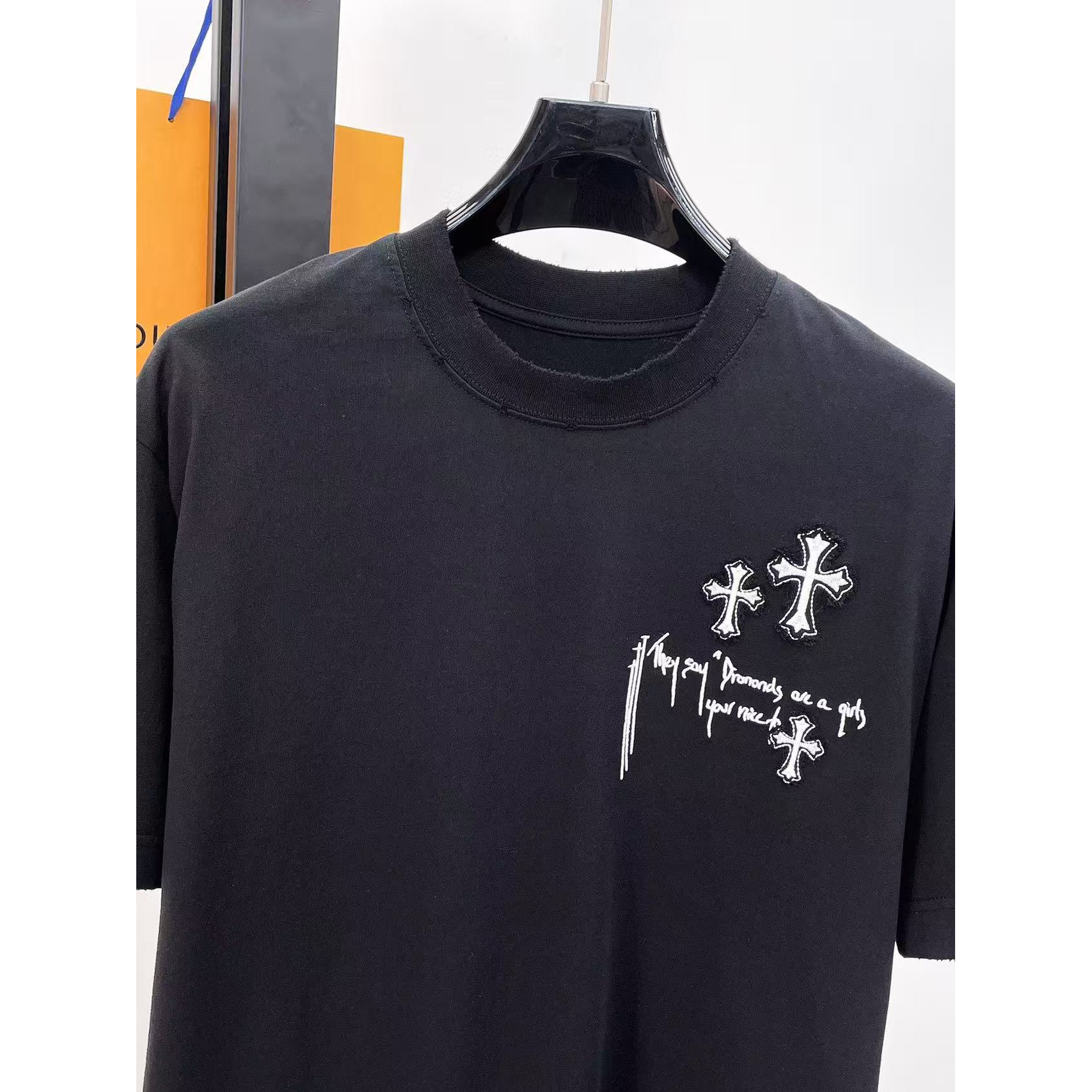 <p>CHROME HEARTS&nbsp;专柜新款短袖T恤(黑)</p>