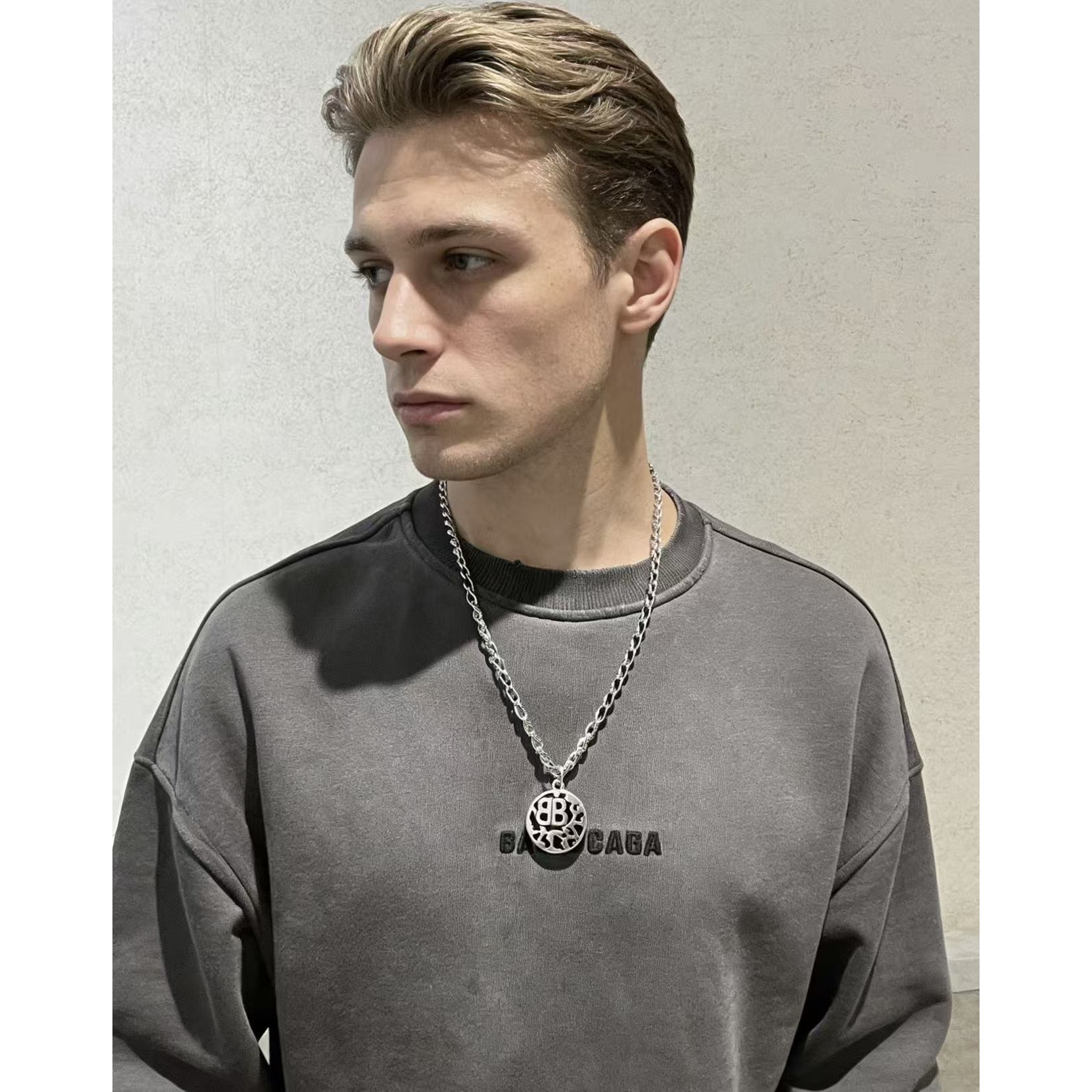 <p>Balenciaga 项链</p>