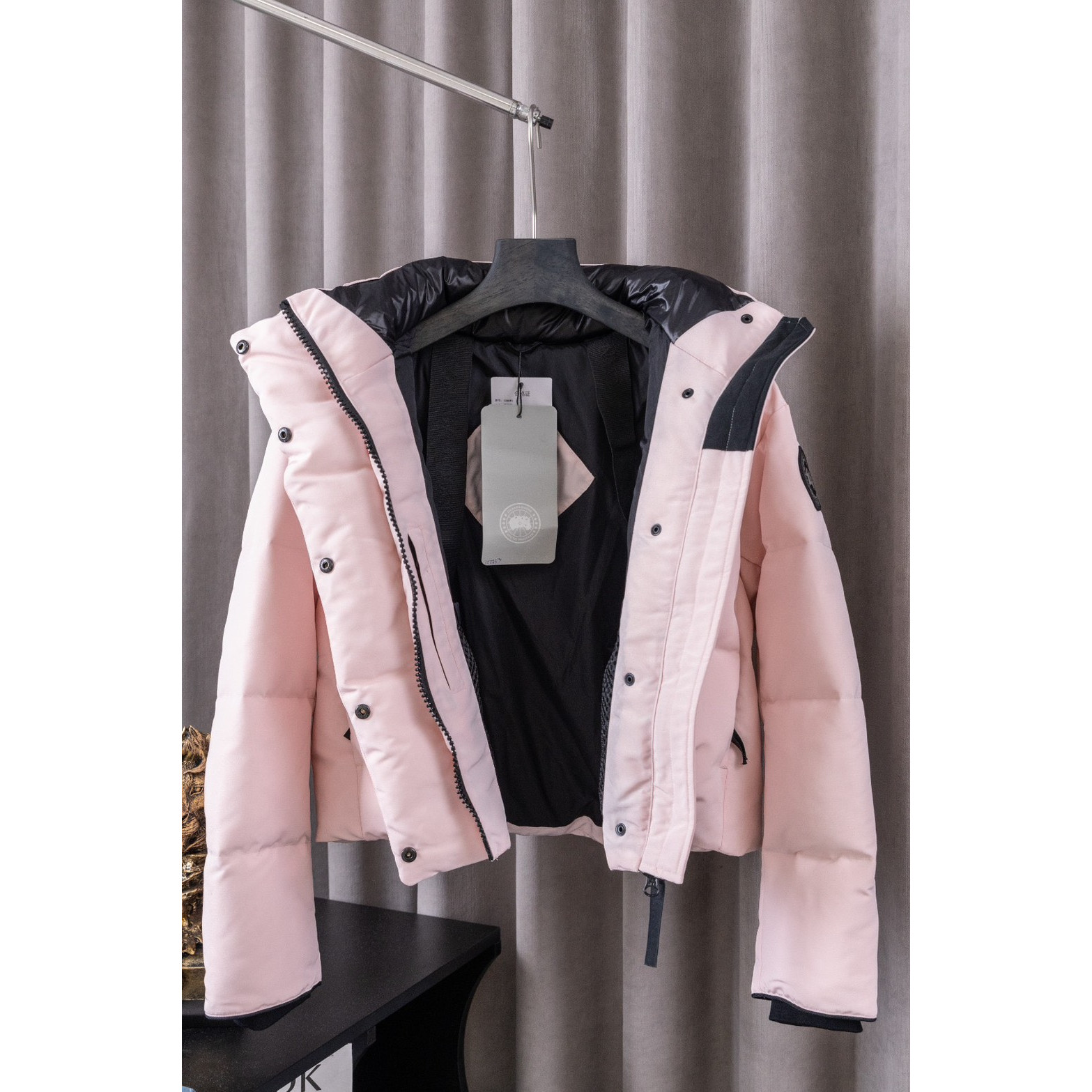 <p>Canada Goose Junction Cropped Puffer 2066 短款羽绒服(樱花粉)</p>