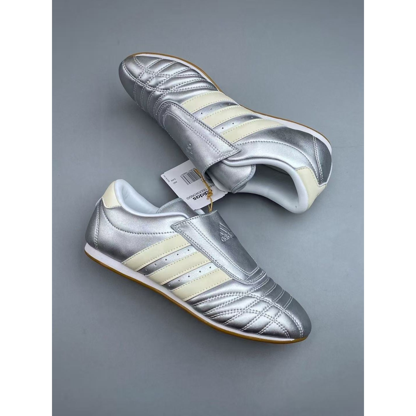 <p>Adidas TEAKWONDO M 训练鞋(銀)</p>