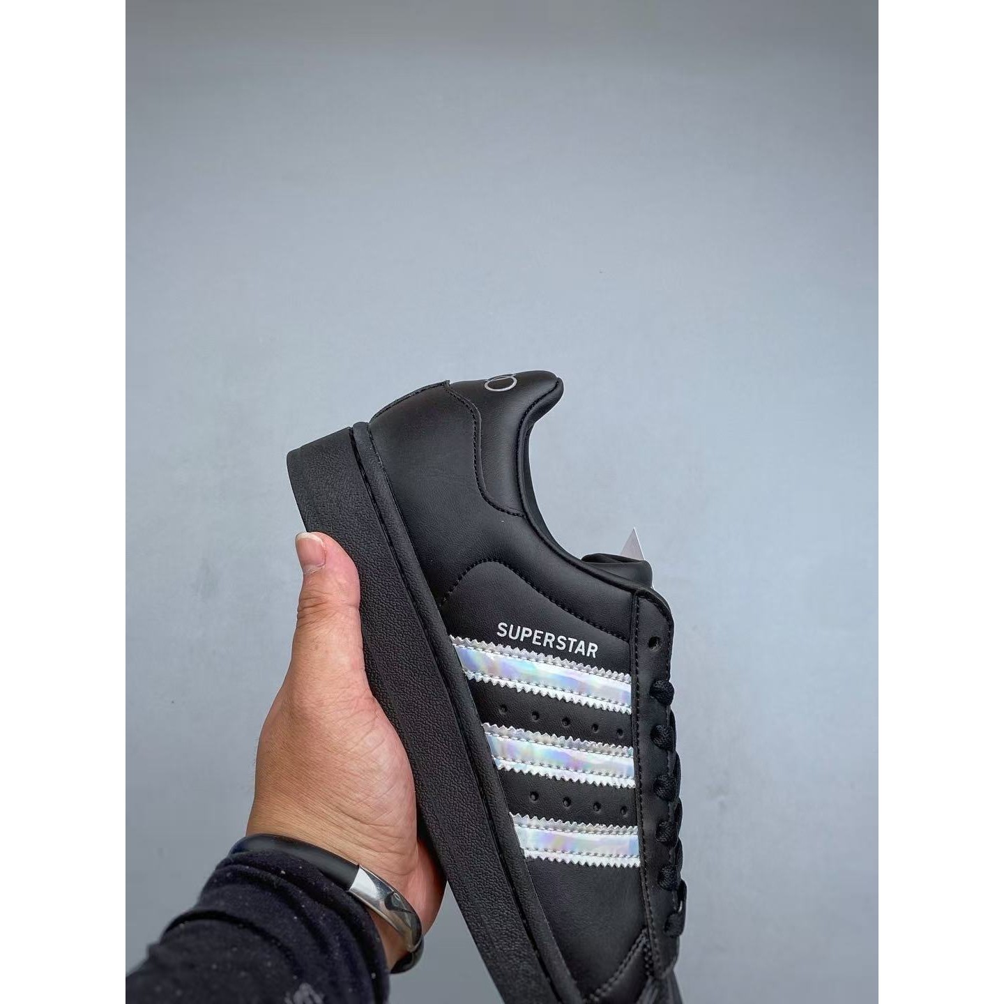 <p>Adidas Originals Superstar 休闲运动板鞋(黑)</p>