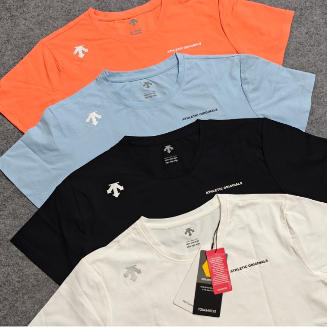 <p>DESCENTE 韓版短袖T恤</p>