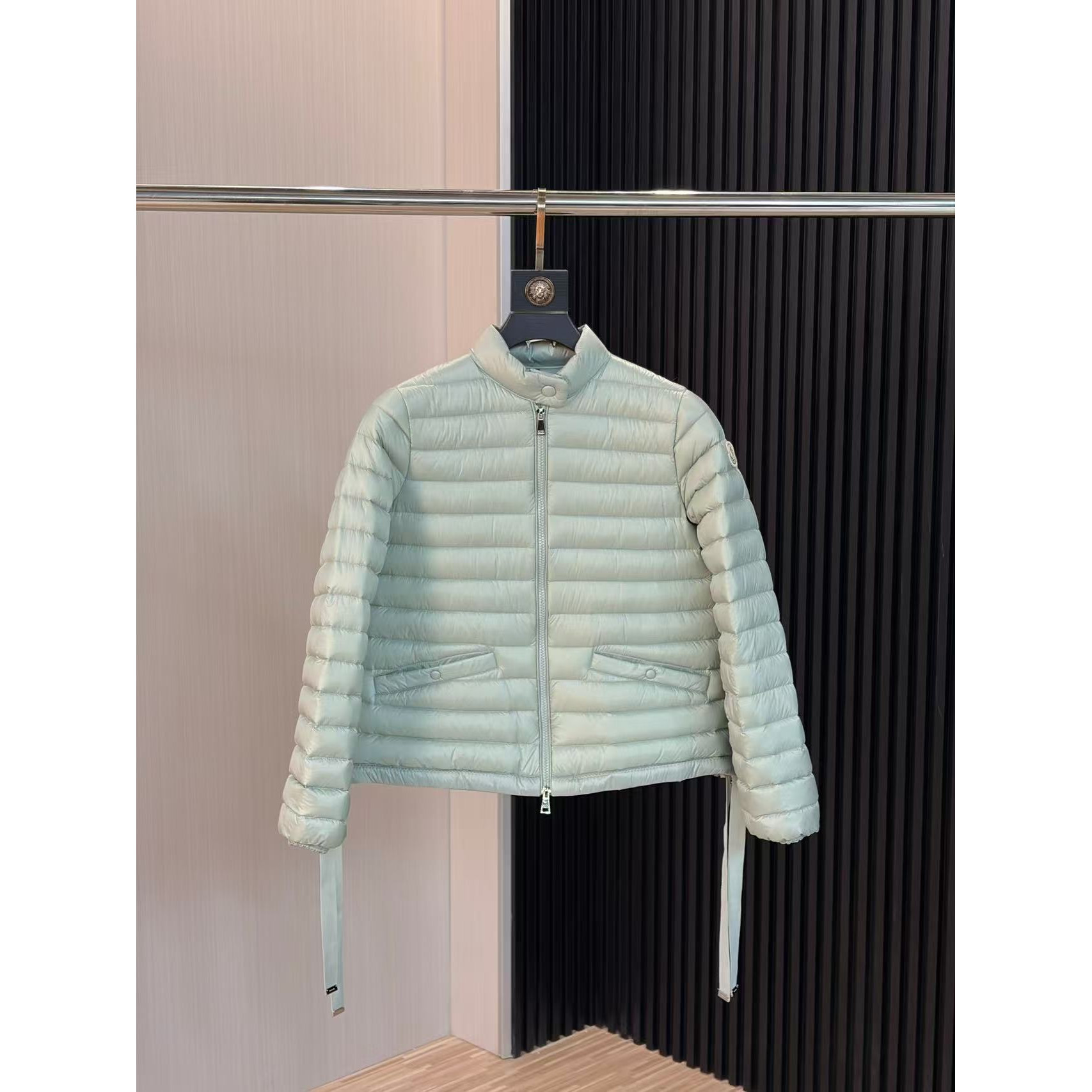 <p>MONCLER Aza系列羽绒服(綠)</p>
