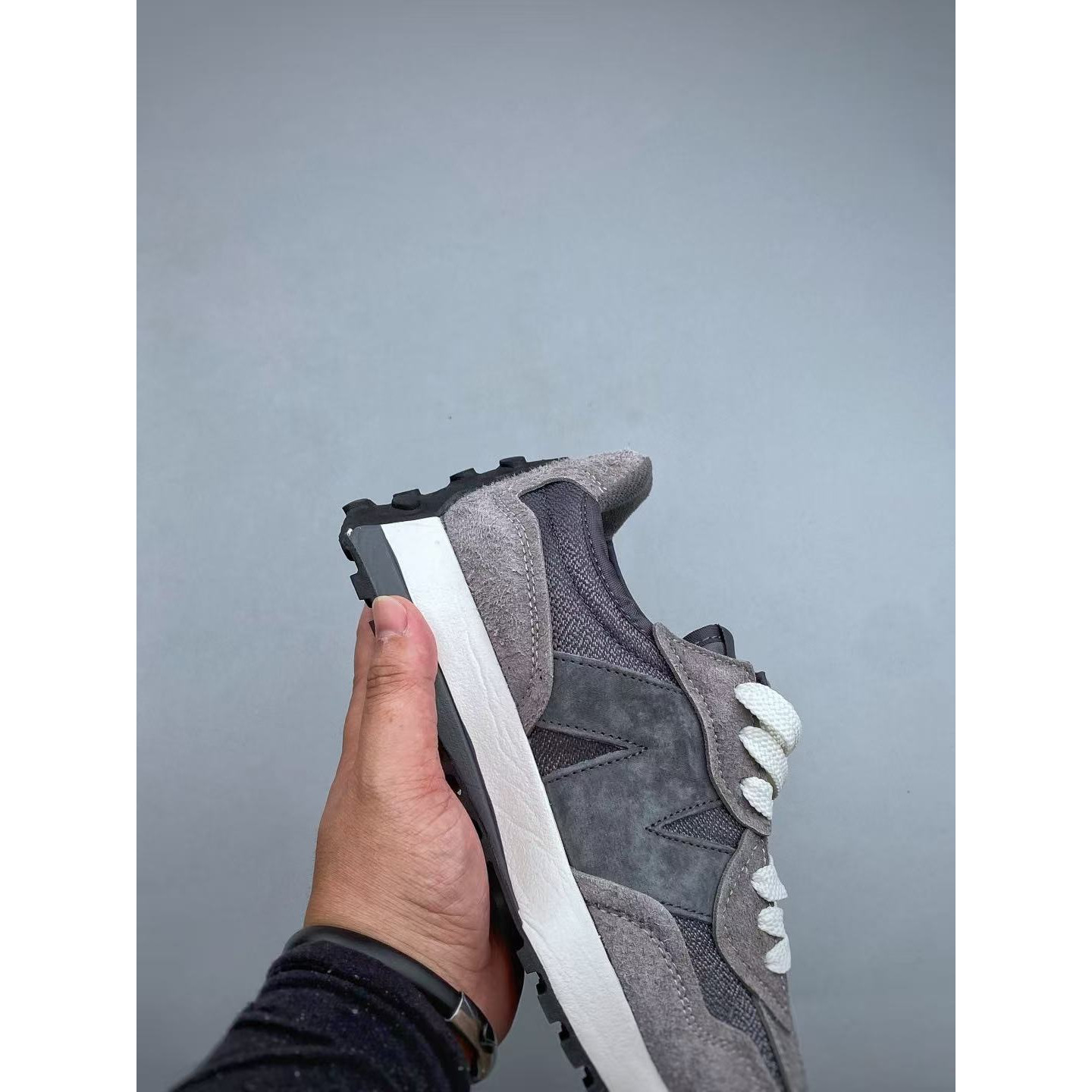<p>New Balance MS327 复古休闲运动慢跑鞋(灰)</p>
