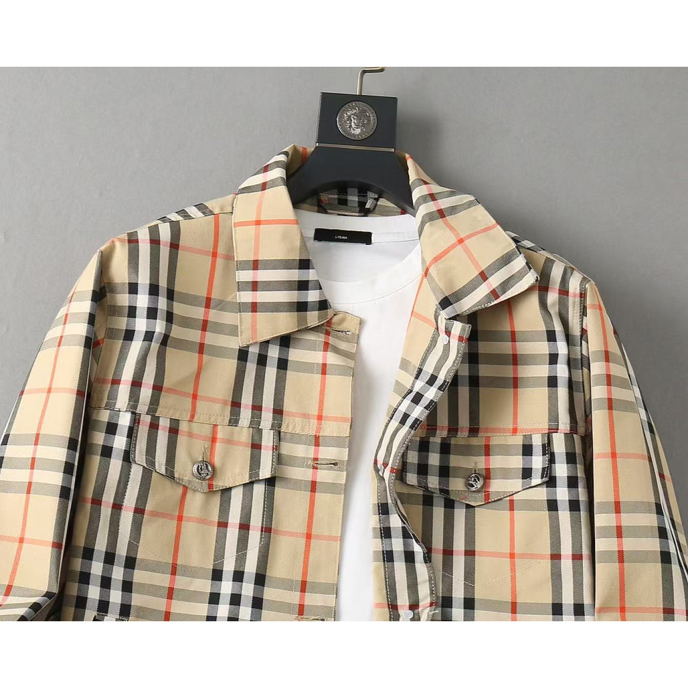 <p>BURBERRY 男士夹克外套(卡其)</p>