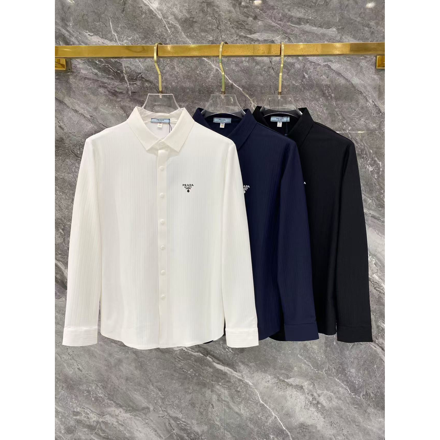 <p>Prada 秋冬长袖Polo(783002)</p>