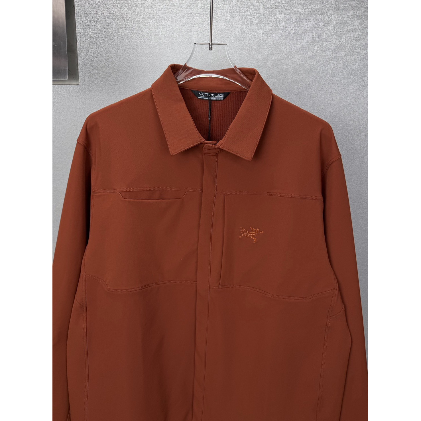 <p>Arc'teryx 情侣款翻领夹克外套(橙色)</p>