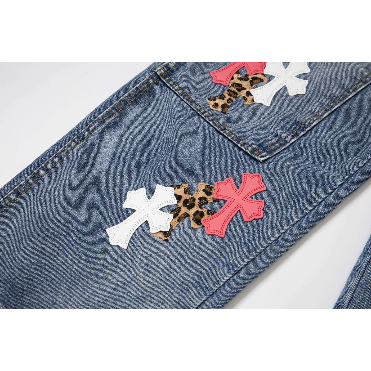 <p>CHROME HEARTS 蓝白多色拼皮泼墨牛仔美式工装长裤(1732#)</p>

<p>&nbsp;</p>